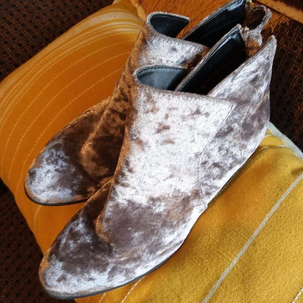VELVET  BOOTIES